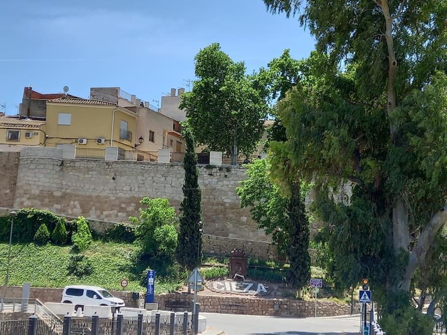 Apartamento Tranquilo Cerca De Zonas Verdes Cieza Bagian luar foto